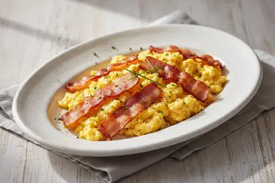 Rührei mit Speck (Scrambled Eggs and Bacon)