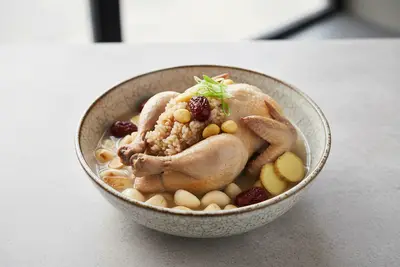 Samgyetang (Ginseng-Hühnersuppe)