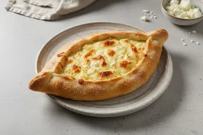 Türkisches Pide mit Käse