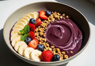 Brasilianische Acai-Smoothie-Bowl
